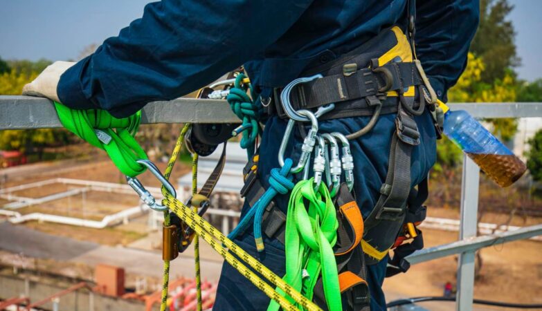 retractable fall arresters